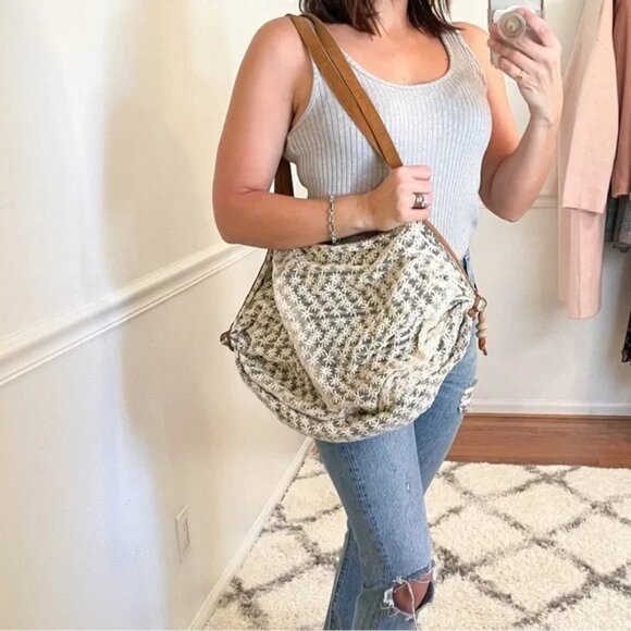 Anthropologie Daisy Beach Hobo Bag - Picture 2 of 7